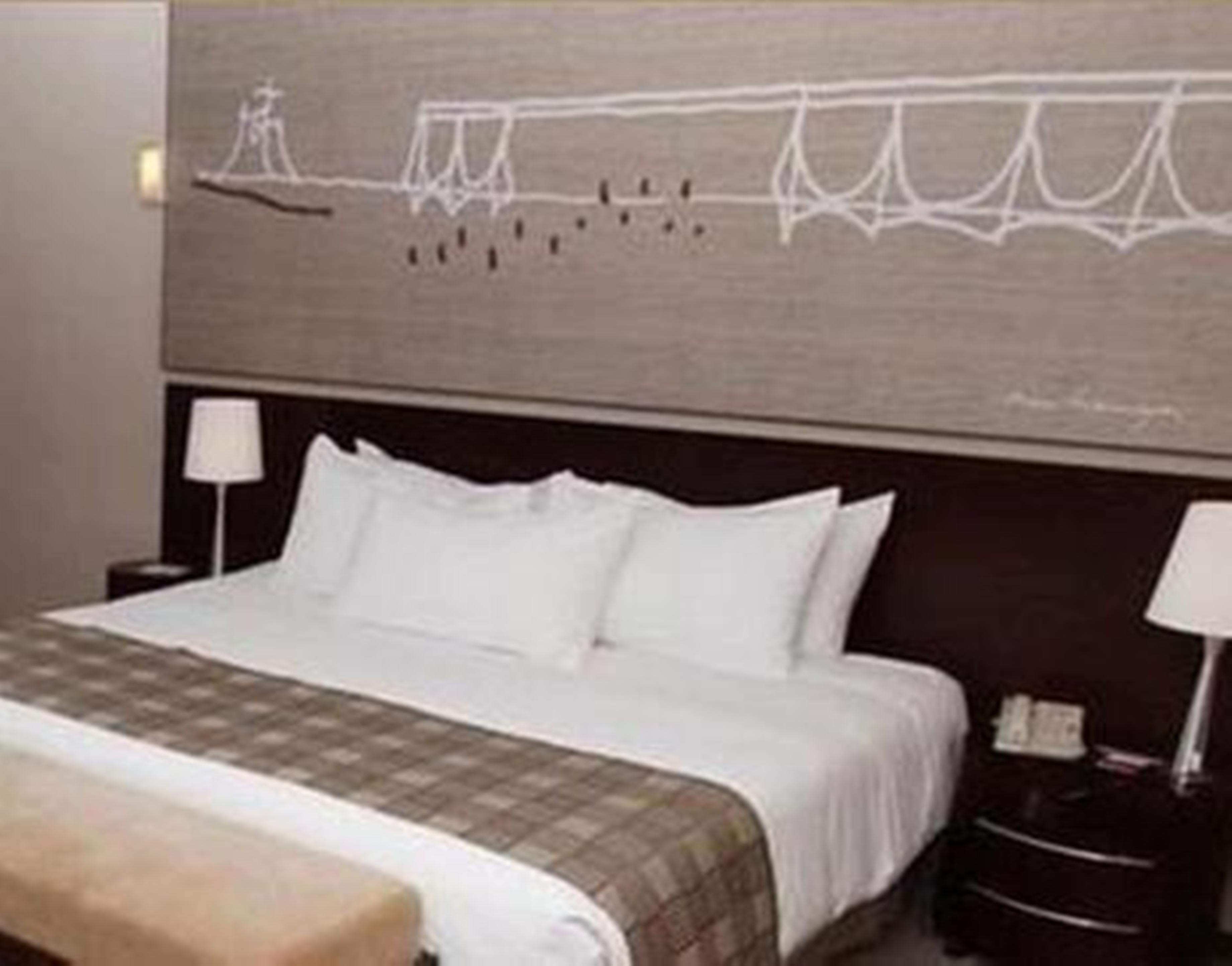 Royal Tulip Brasilia Alvorada Hotel Luaran gambar A bedroom at the hotel