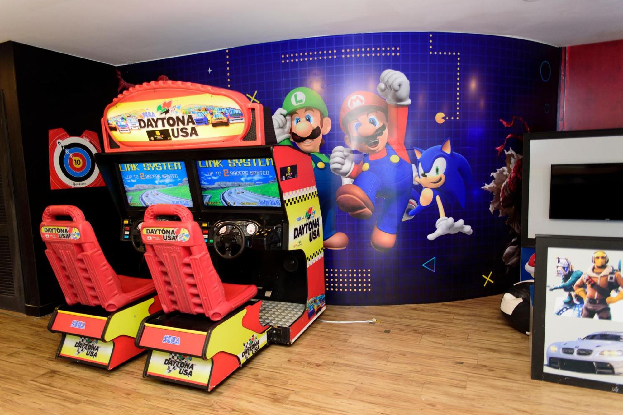 Royal Tulip Brasilia Alvorada Hotel Luaran gambar Mario Kart arcade game