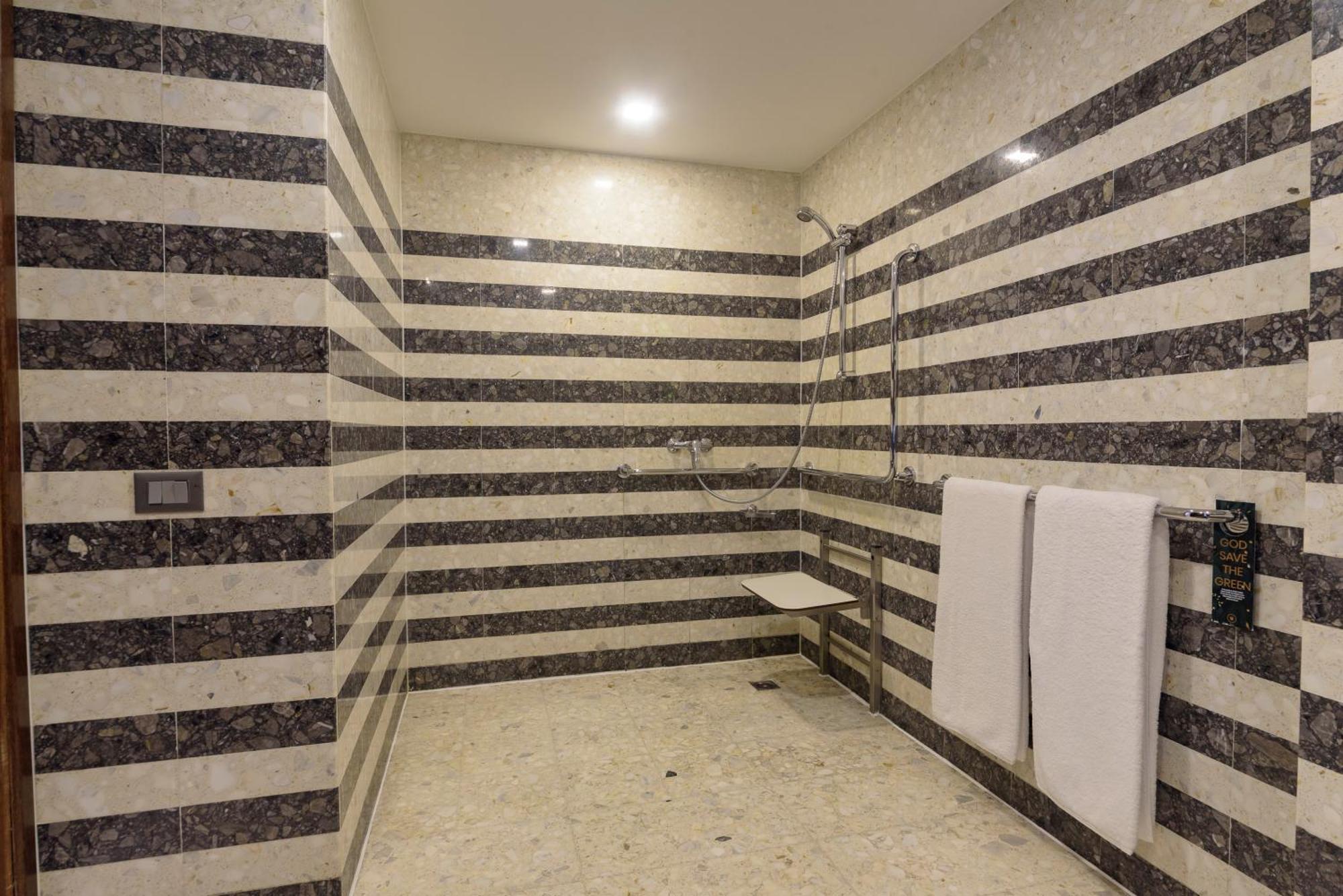 Royal Tulip Brasilia Alvorada Hotel Bilik gambar A shower
