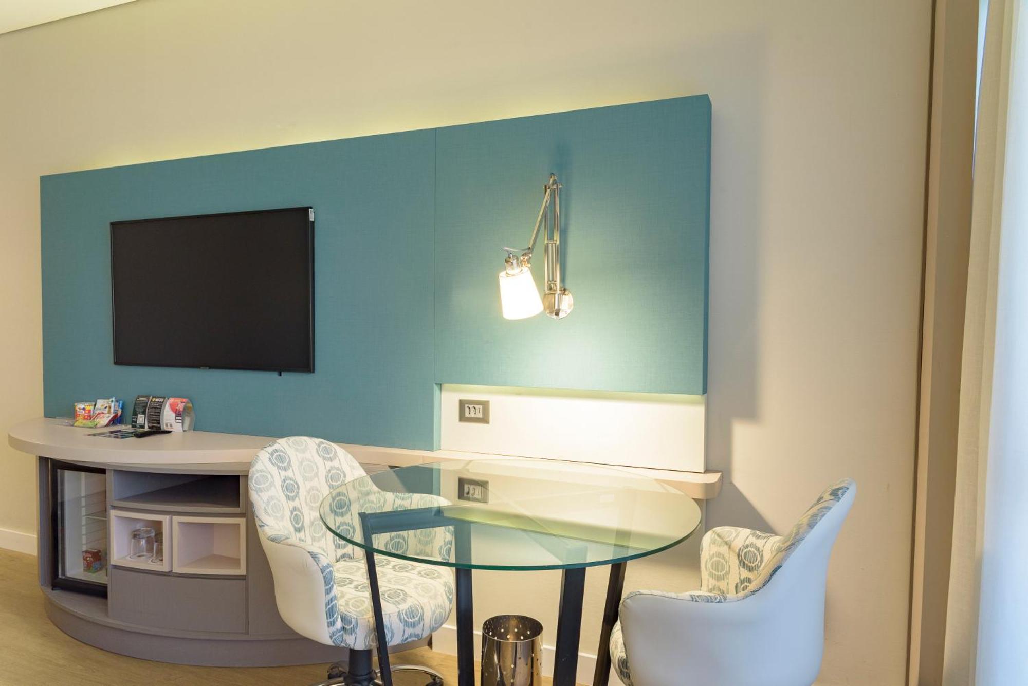 Royal Tulip Brasilia Alvorada Hotel Bilik gambar A wall-mounted light
